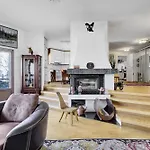 Atmospheric House On Riverbank Lejlighed *