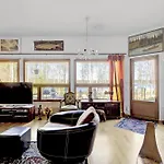 Lejlighed Atmospheric House On Riverbank *