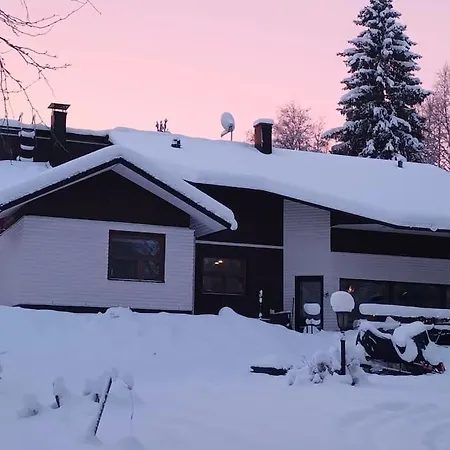 Апартаменты Atmospheric House On Riverbank *