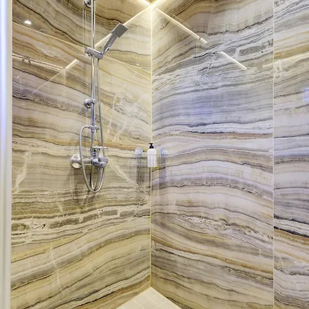 Апартаменты Atmospheric House On Riverbank *