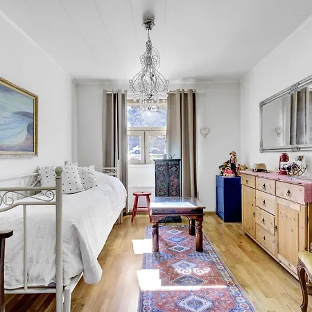 Apartamento Atmospheric House On Riverbank *