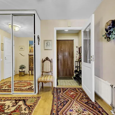 Atmospheric House On Riverbank Рованиеми