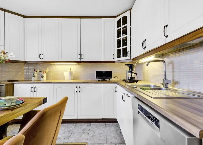 Atmospheric House On Riverbank *